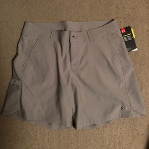 UA Women’s golf shorts